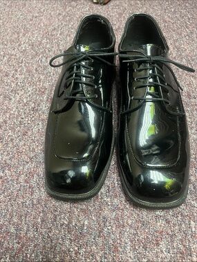 Men's Classic Black Patent Lace-Up Dress Shoes slightly use